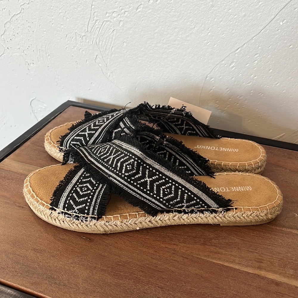 MINNETONKA Pepper Sandals NWT